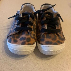 Cheetah canvas shoes